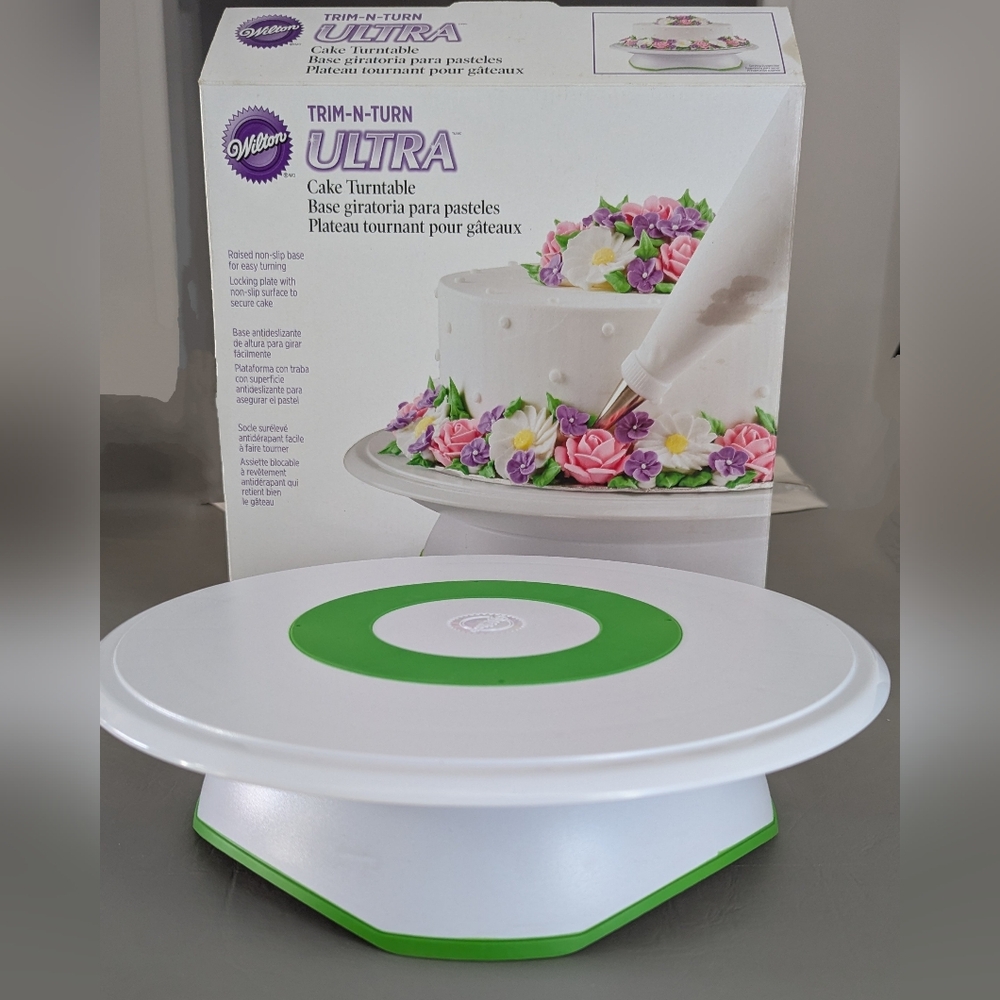 Wilton Cake Decorating Turntable in White and Green